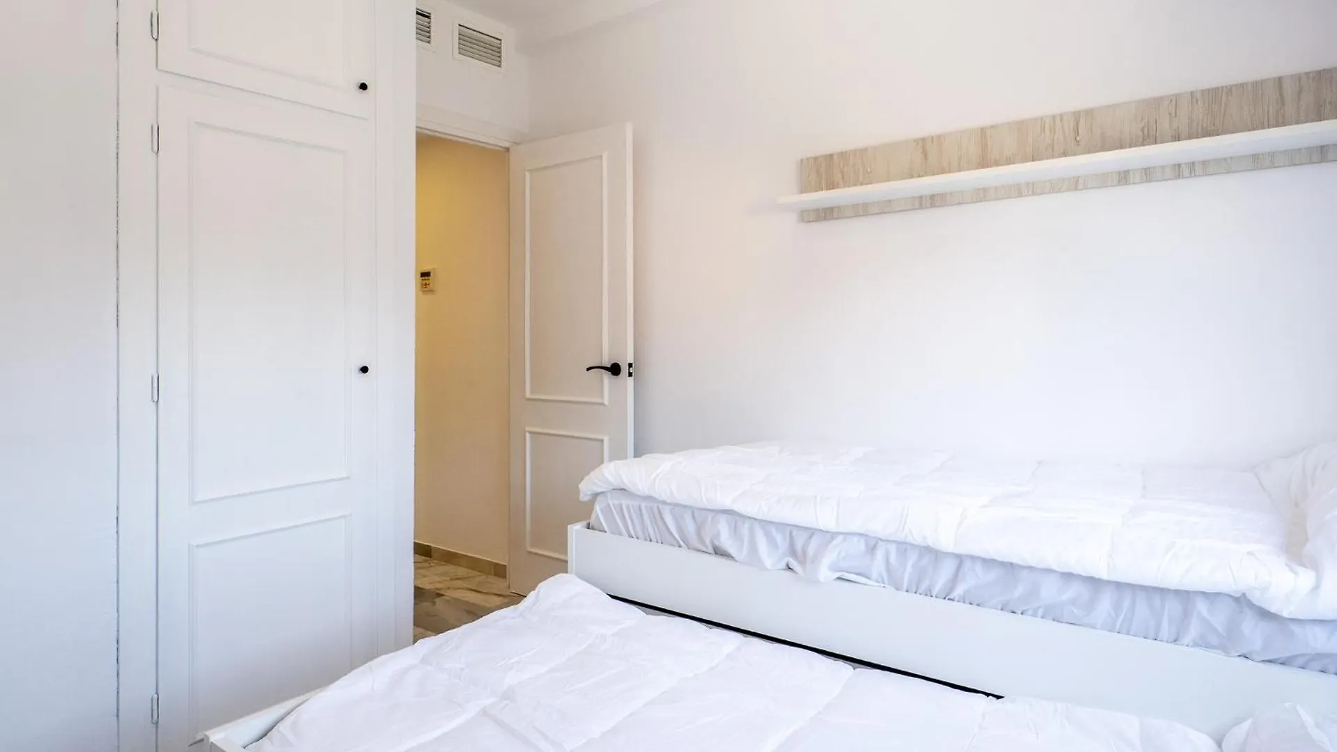 Delux Beach Apartment-Lujoso Apartamento De Playa 밀야스코스타 0*,