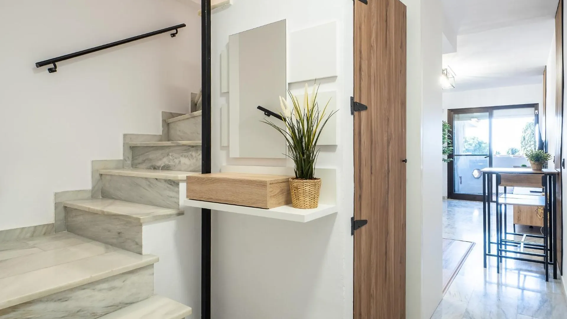 Delux Beach Apartment-Lujoso Apartamento De Playa 밀야스코스타 0*,
